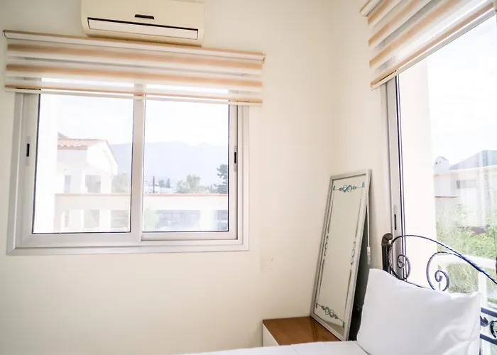 Romantiс Two-bedroom With Sea View Apartmán Kyrenia (Northern Cyprus)