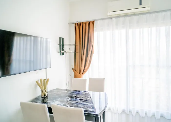 Romantiс Two-bedroom With Sea View Apartmán