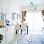 Apartment Romantiс Two-bedroom With Sea View *