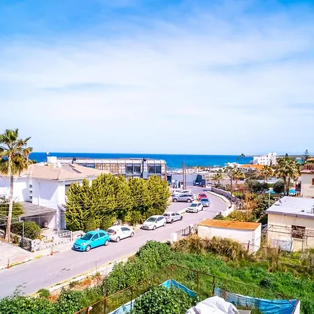 Romantiс Two-bedroom With Sea View Apartment