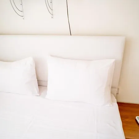 Romantiс Two-bedroom With Sea View * 凯里尼亚