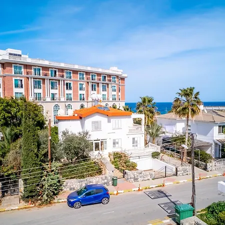 Romantiс Two-bedroom With Sea View 아파트