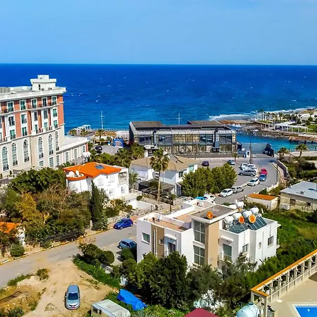 아파트 Romantiс Two-bedroom With Sea View 키레니아